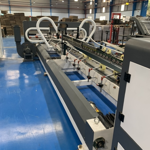 Máy dán tự động