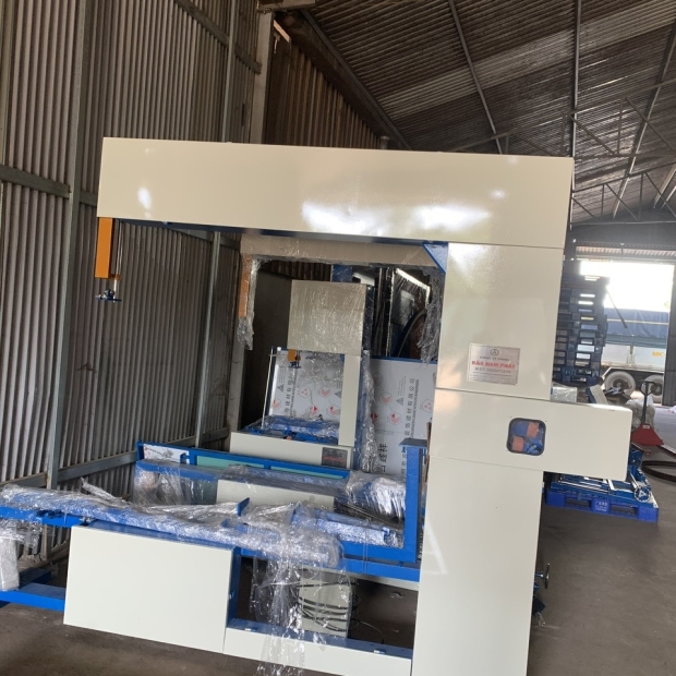 Máy cắt mút đứng