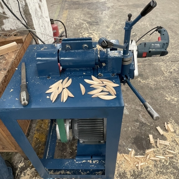 Máy đánh chốt thuyền